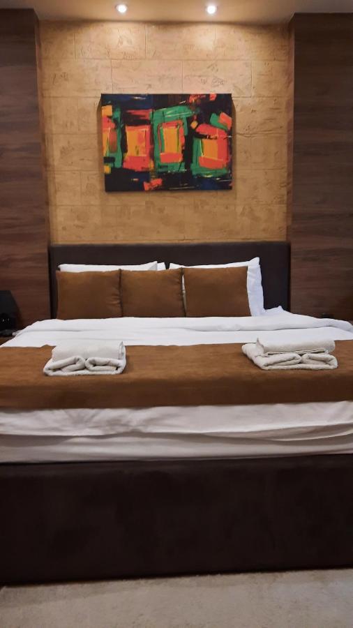 Stan Na Dan Apartman D Lux Jacuzzi Kragujevac Esterno foto