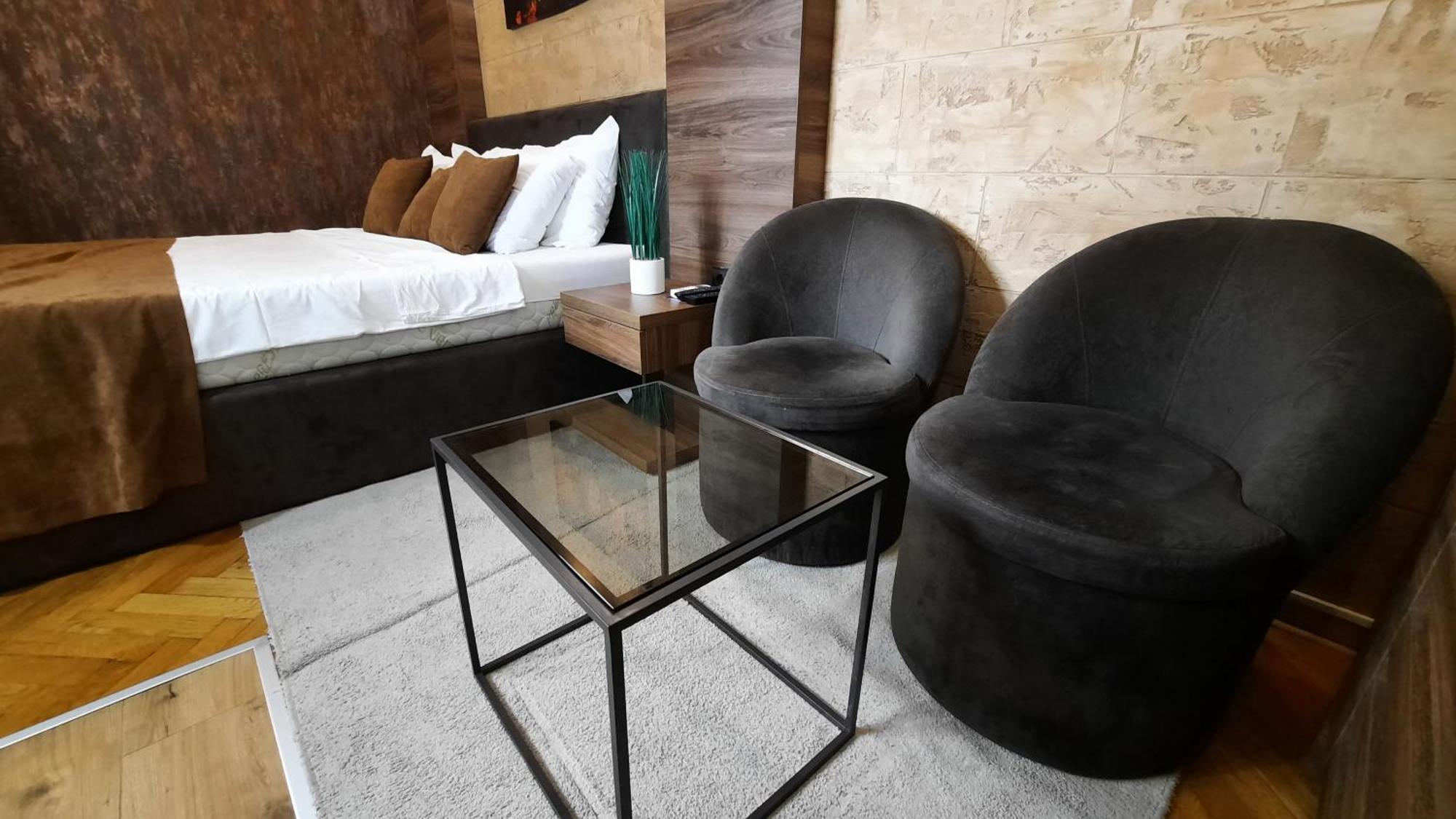 Stan Na Dan Apartman D Lux Jacuzzi Kragujevac Esterno foto