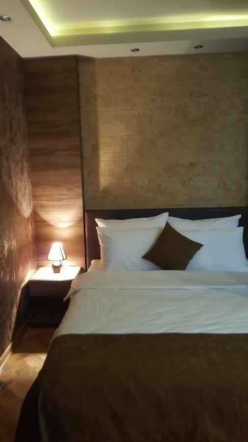 Stan Na Dan Apartman D Lux Jacuzzi Kragujevac Esterno foto